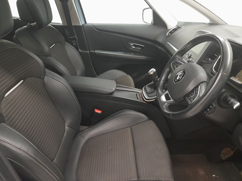 Used Renault Grand Scenic 2018 for sale - 77967136: Photo 12