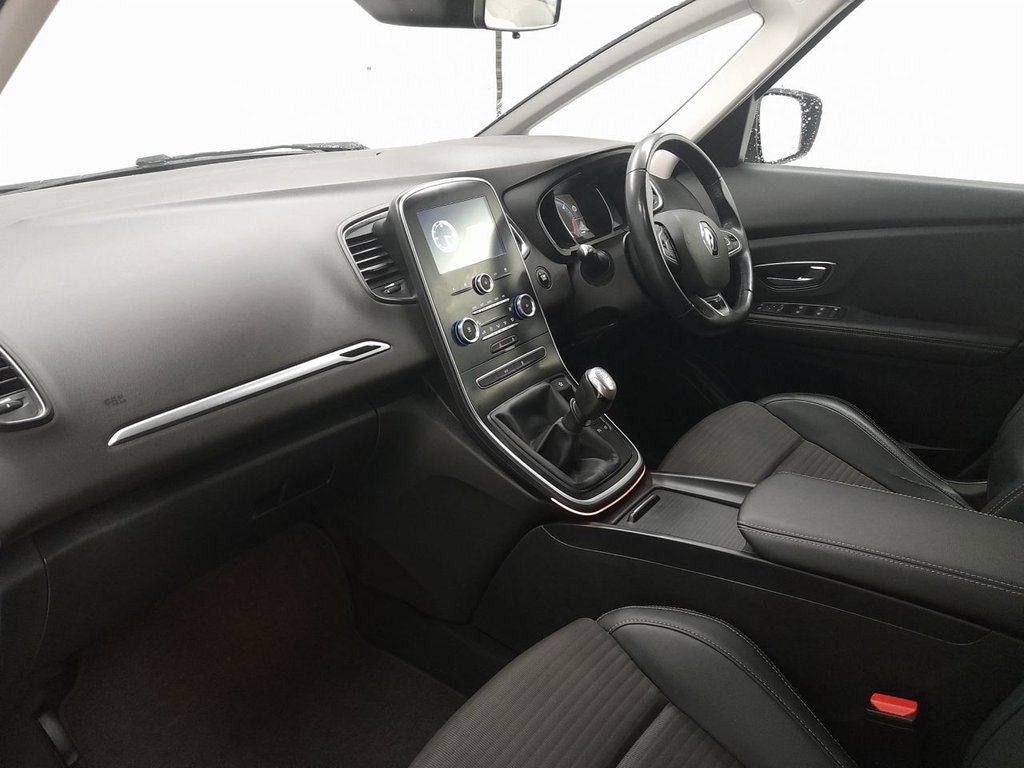Used Renault Grand Scenic 2018 for sale - 77967136: Photo 15