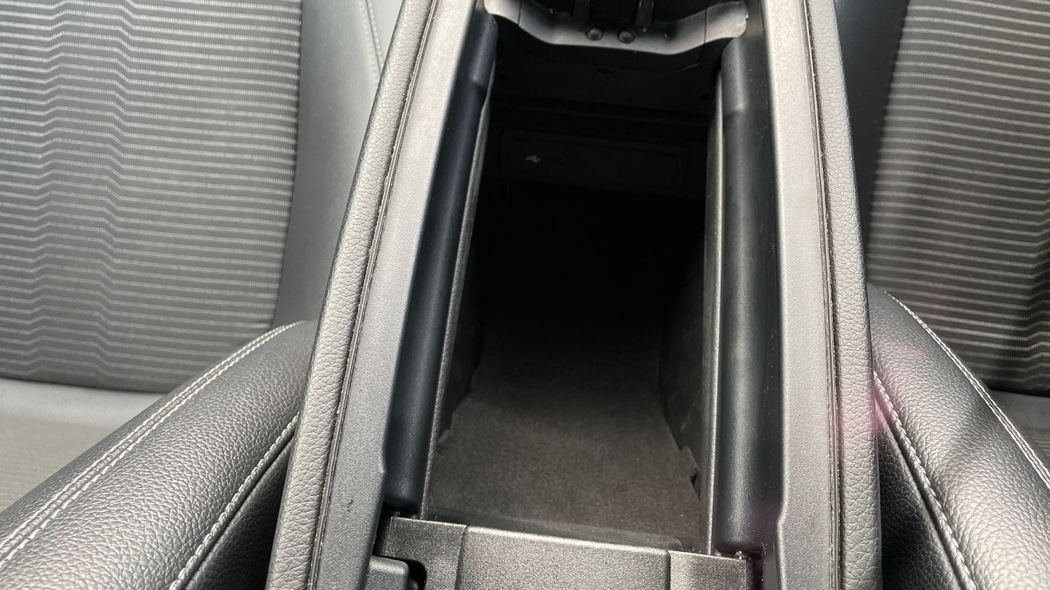 Used Mercedes-Benz A-Class 2019 for sale - 77065892: Photo 32