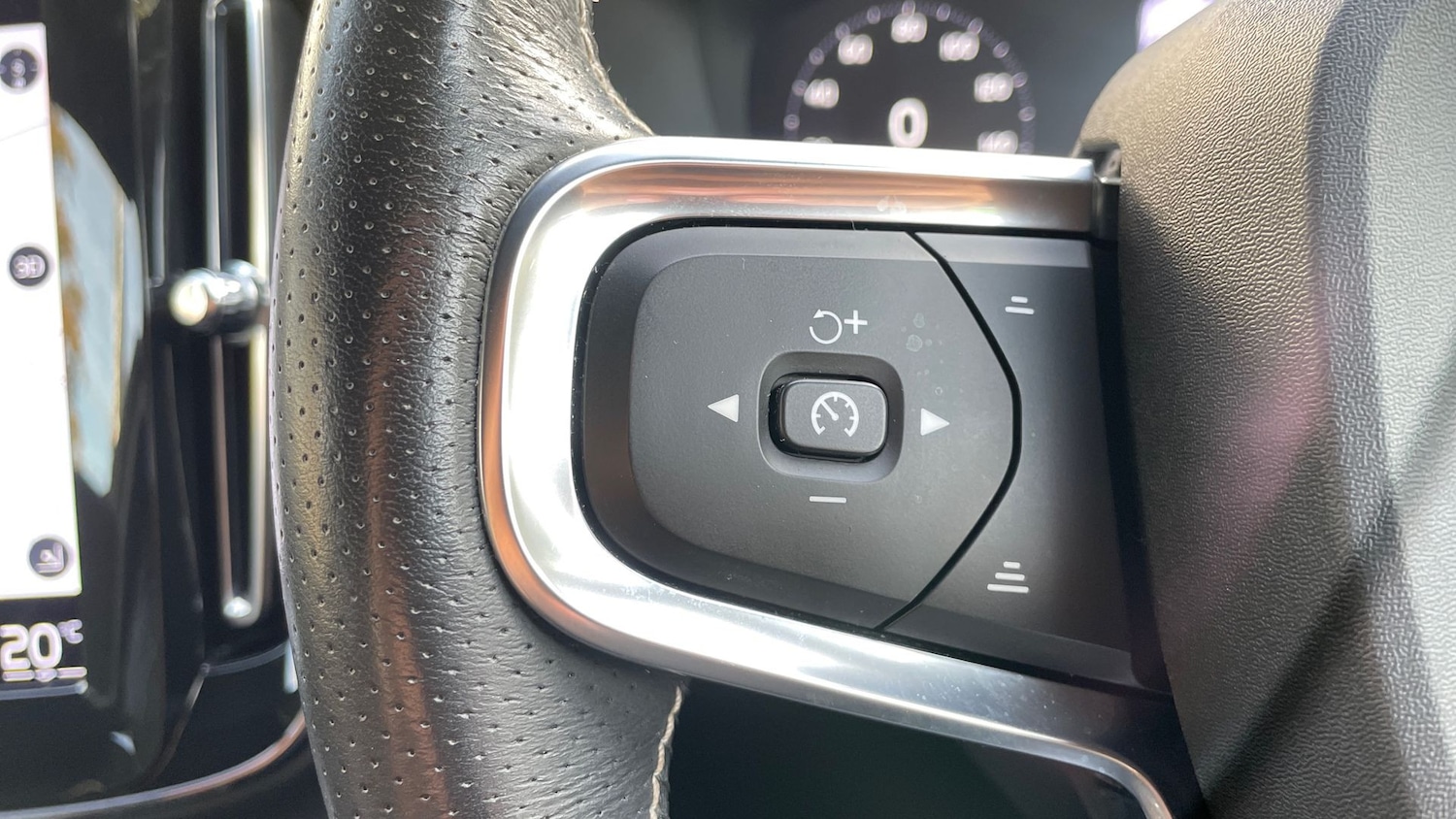 Used Volvo XC40 2021 for sale - 76413689: Photo 19