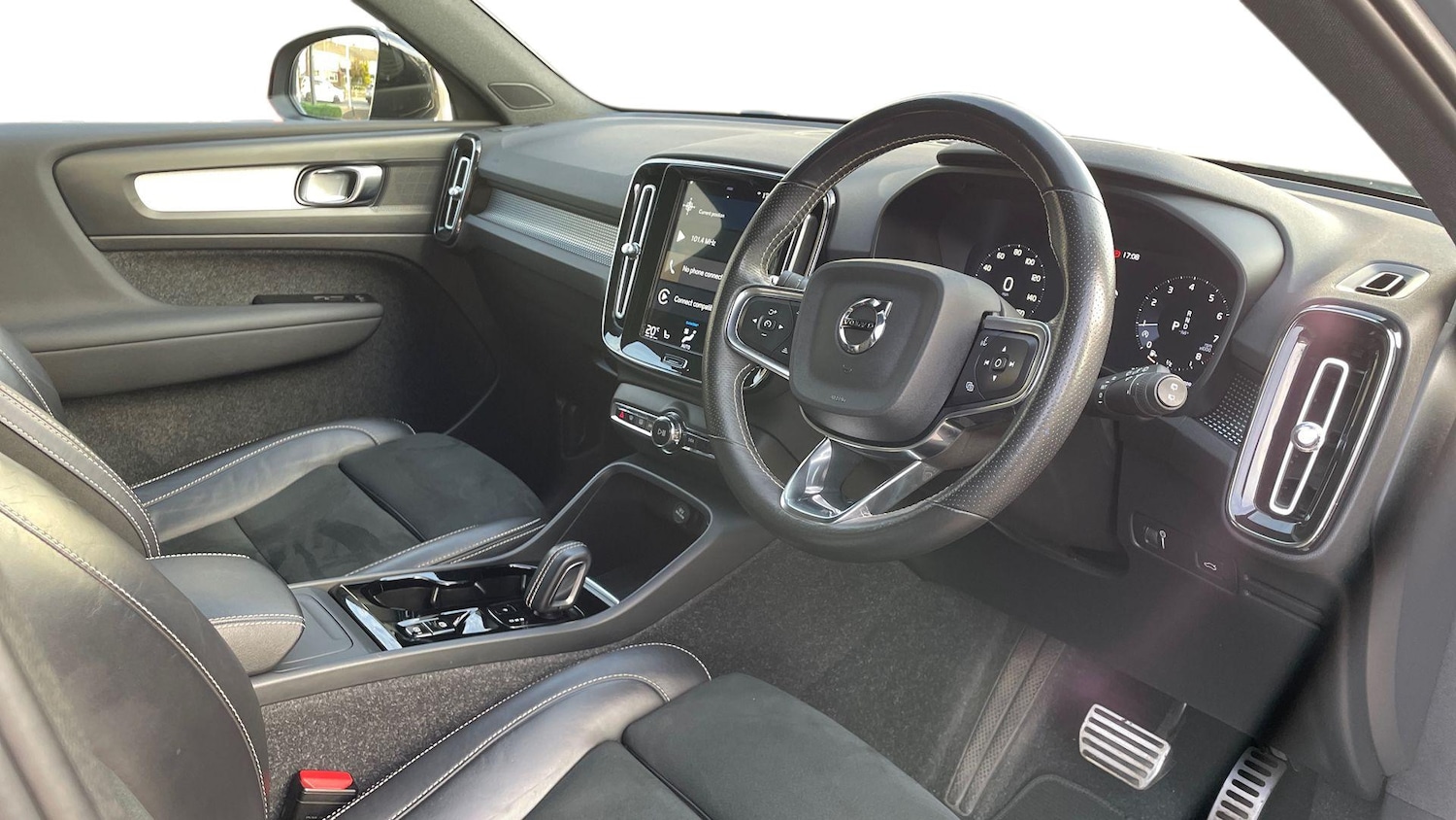 Used Volvo XC40 2021 for sale - 76413689: Photo 3