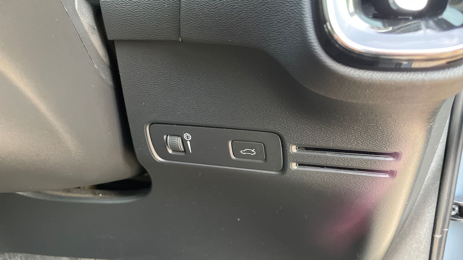 Used Volvo XC40 2021 for sale - 76413689: Photo 32