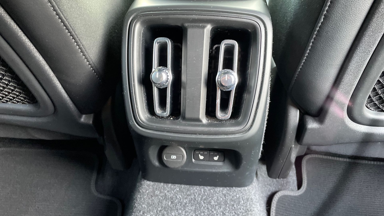 Used Volvo XC40 2021 for sale - 76413689: Photo 36