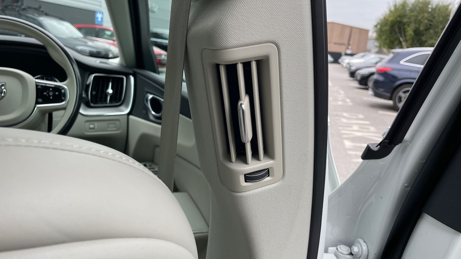 Used Volvo XC60 2018 for sale - 76413772: Photo 35