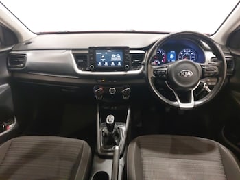 Used Kia Stonic 2018 for sale - 76285767: Photo 2