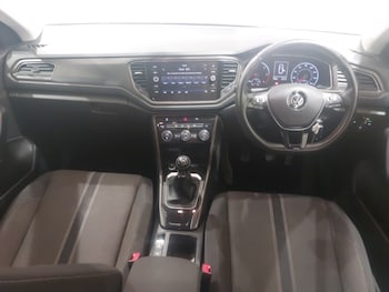 Used Volkswagen T-Roc 2019 for sale - 77105713: Photo