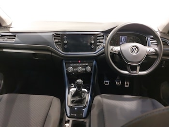 Used Volkswagen T-Roc 2021 for sale - 75780525: Photo