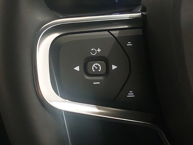 Used Volvo XC40 2023 for sale - 76885349: Photo 15