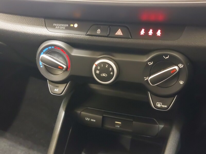 Used Kia Stonic 2022 for sale - 76348335: Photo 13