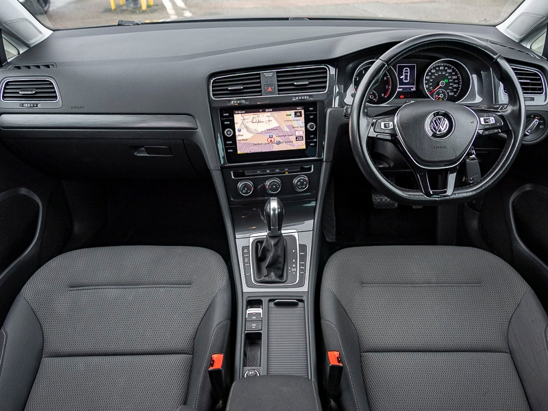 Used Volkswagen Golf 2019 for sale - 76636592: Photo 2