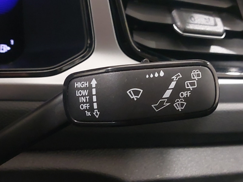 Used Volkswagen T-Roc 2023 for sale - 76880423: Photo 18