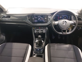 Used Volkswagen T-Roc 2018 for sale - 77329973: Photo