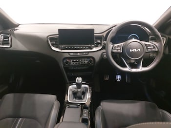 Used Kia XCeed 2023 for sale - 76058624: Photo 2