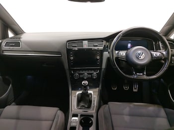 Used Volkswagen Golf 2017 for sale - 76108066: Photo 2