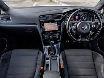 Used Volkswagen Golf 2017 for sale - 77058077: Photo