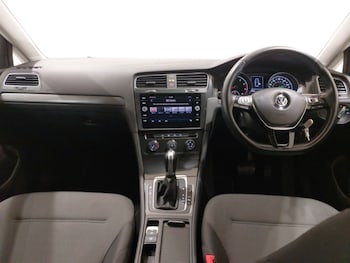 Used Volkswagen Golf 2019 for sale - 76354862: Photo