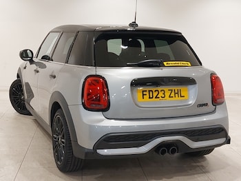 Used MINI Hatch 2023 for sale - 79433337: Photo