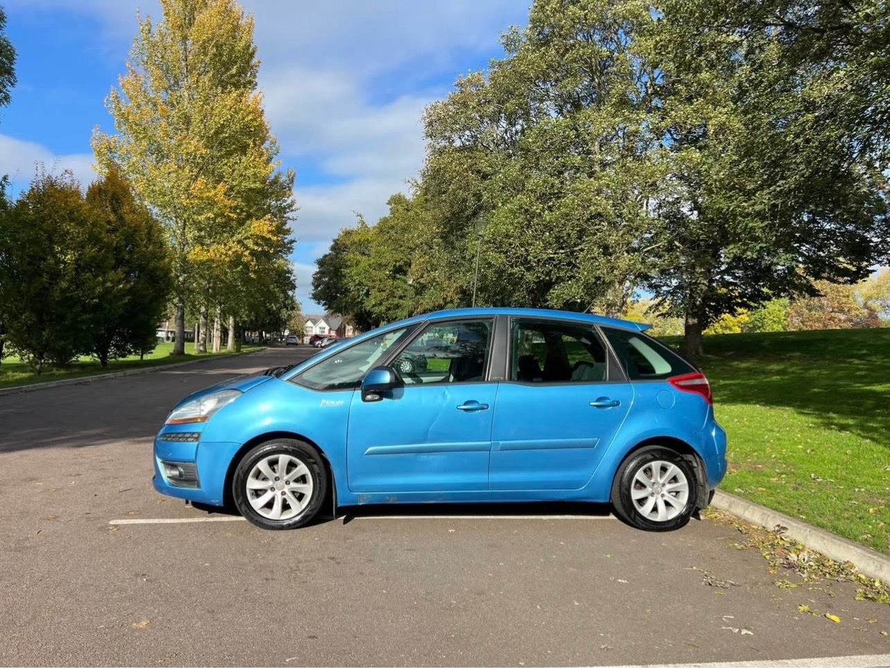 Used Citroen C4 Picasso 2010 for sale - 77659238: Photo 2