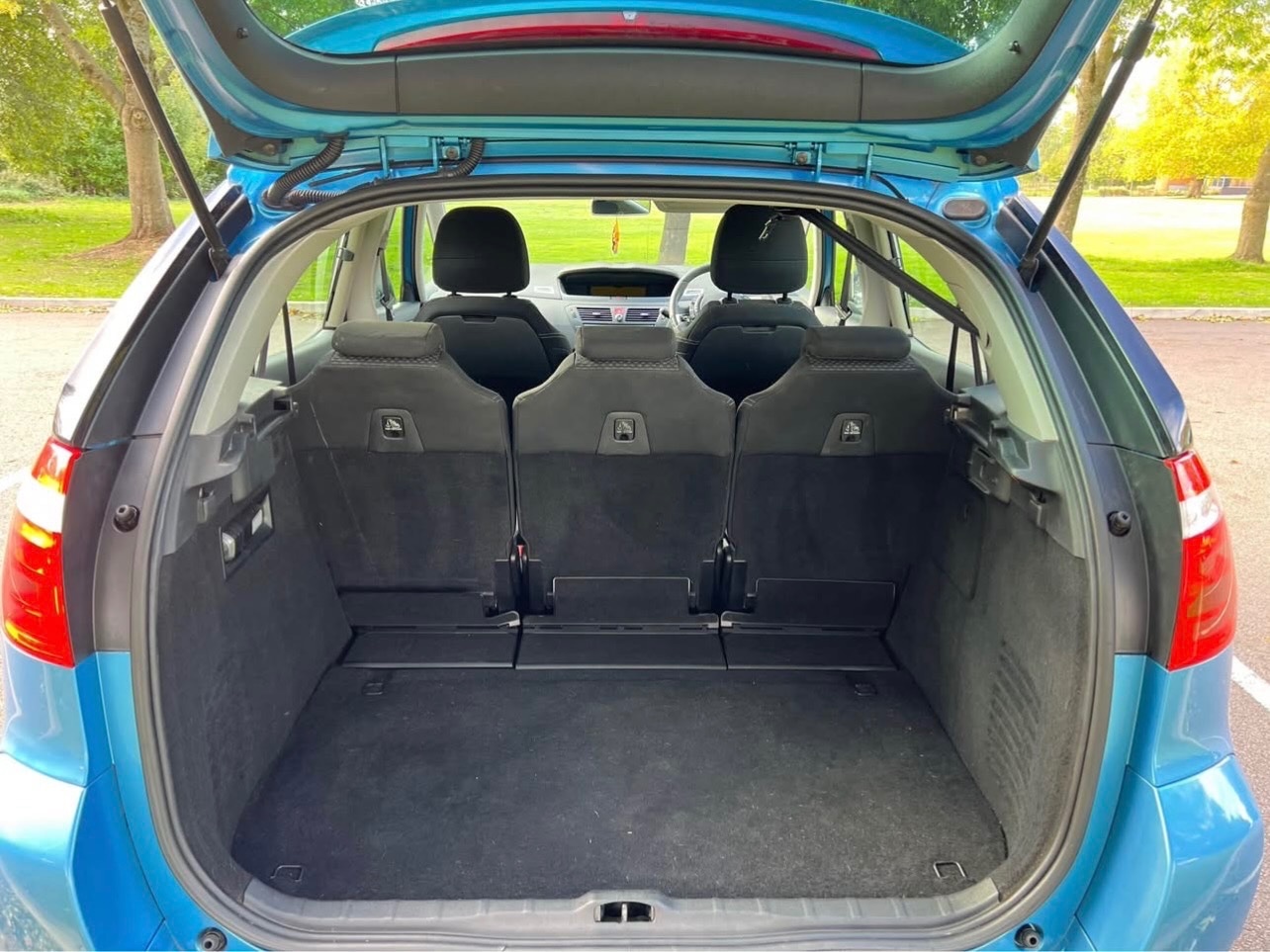 Used Citroen C4 Picasso 2010 for sale - 77659238: Photo 8