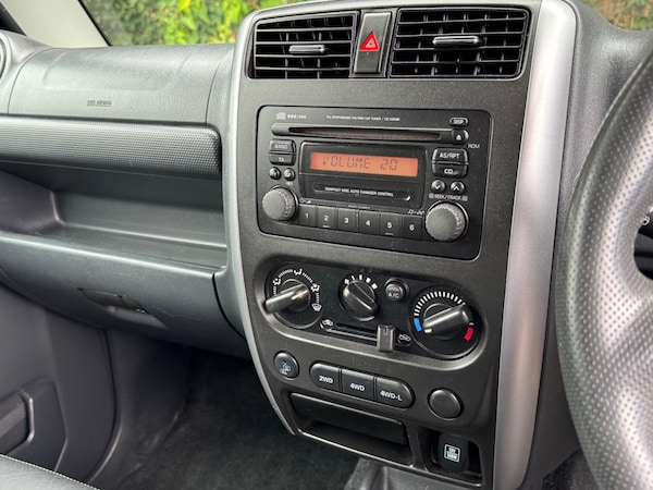 Used Suzuki Jimny 2010 for sale - 76214495: Photo 23