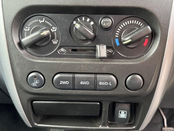 Used Suzuki Jimny 2010 for sale - 76214495: Photo 25