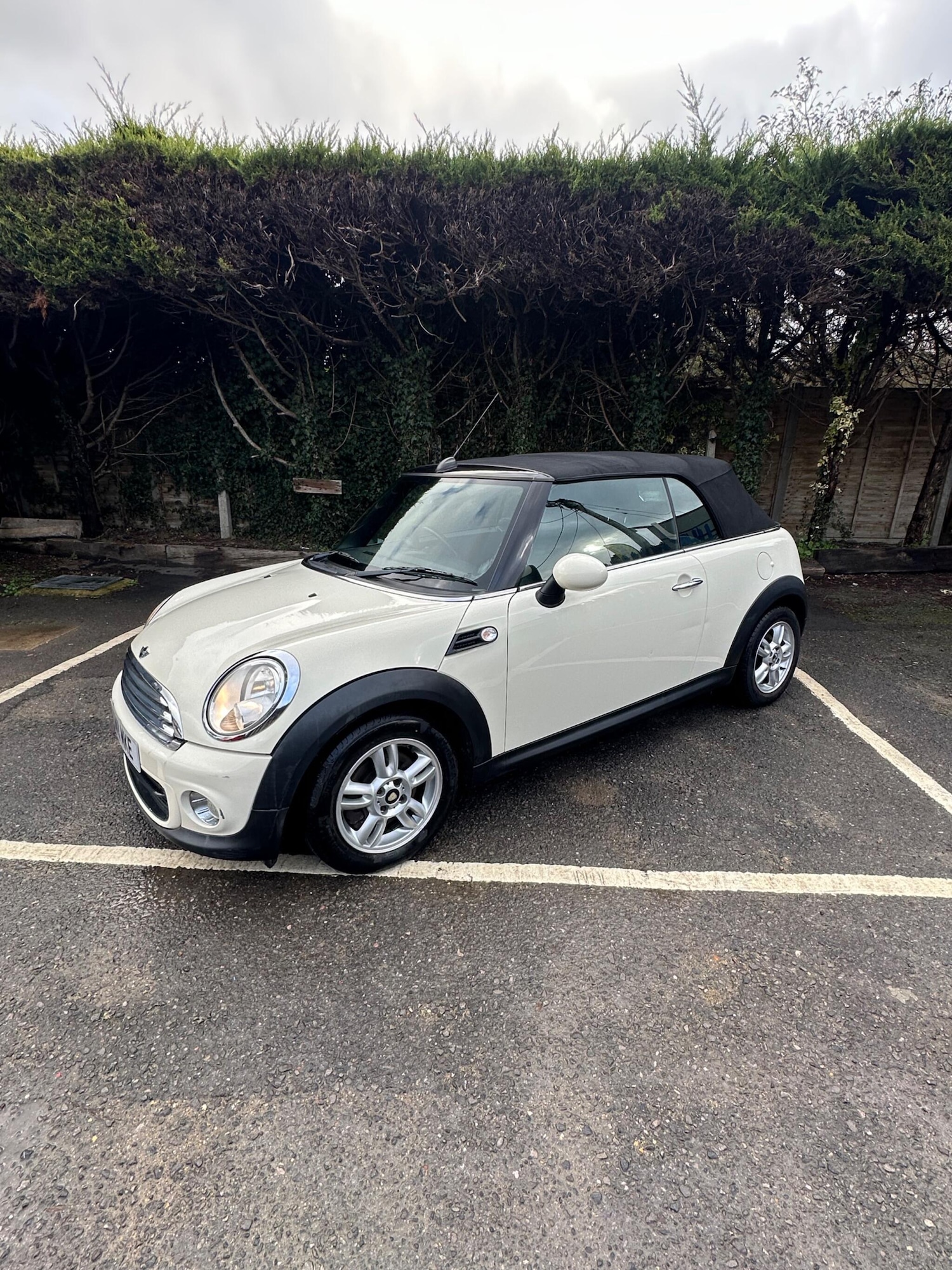 Used MINI Convertible 2011 for sale - 77320926: Photo 2