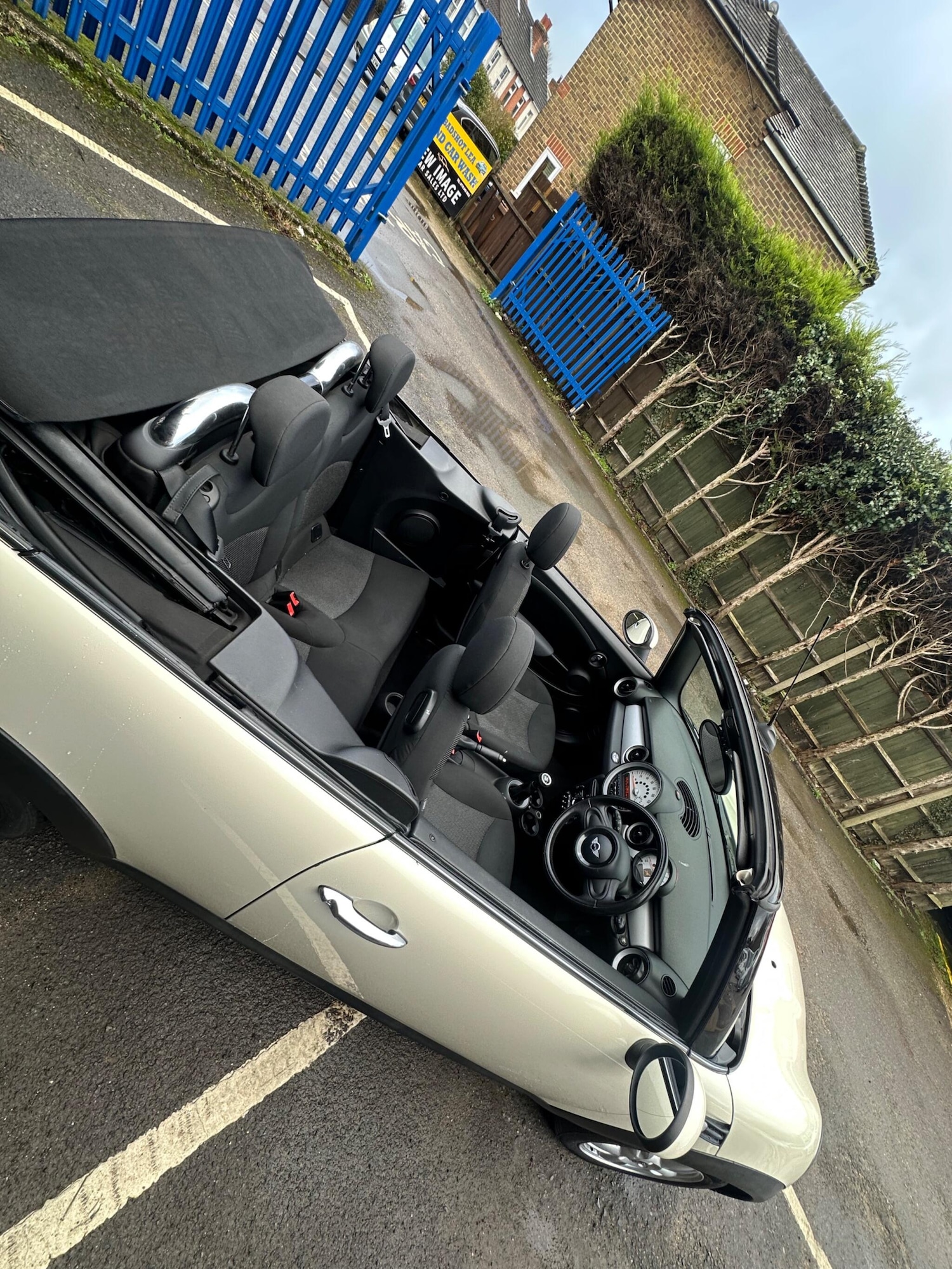 Used MINI Convertible 2011 for sale - 77320926: Photo 25