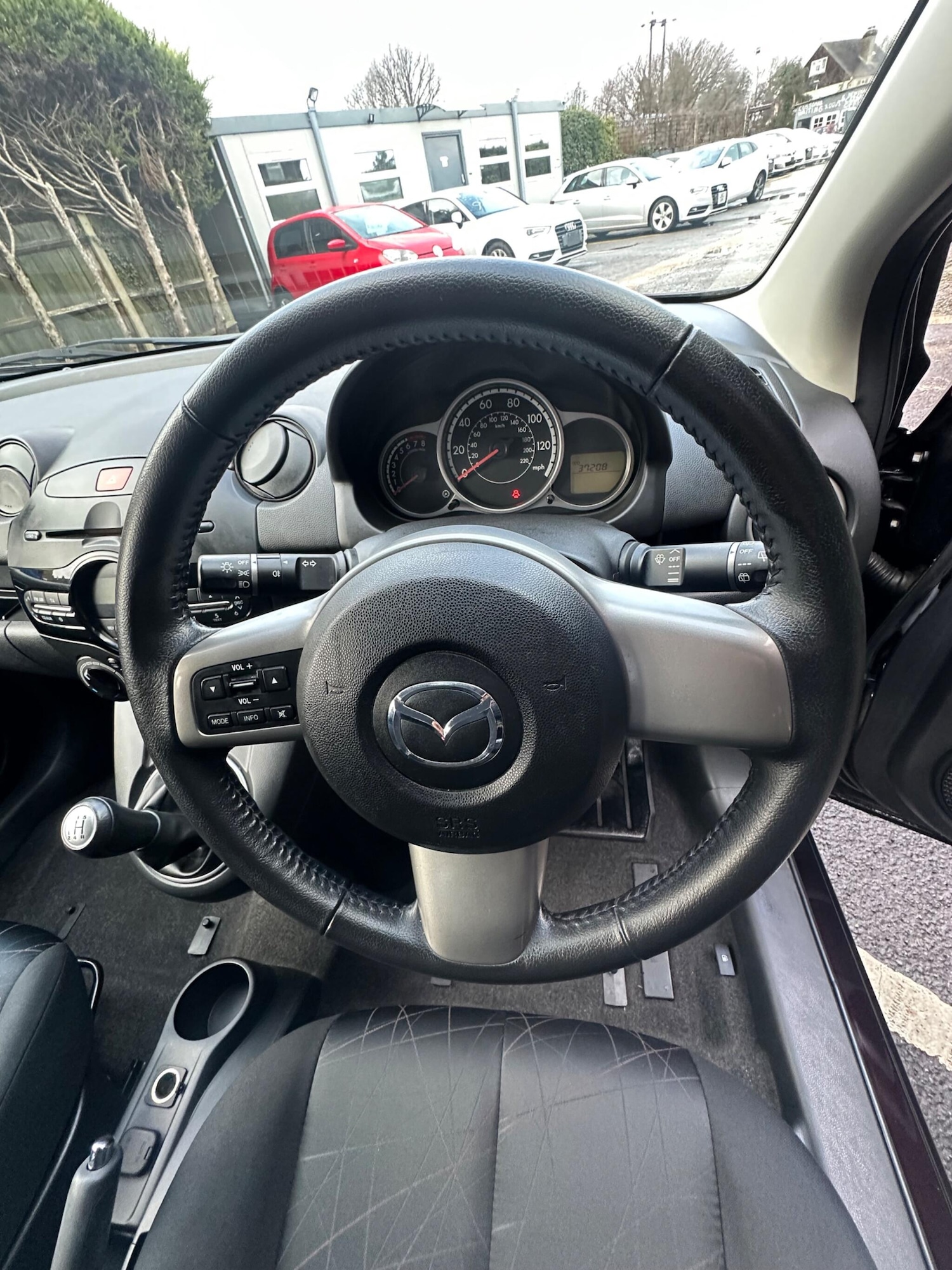 Used Mazda Mazda2 2011 for sale - 77524832: Photo 27