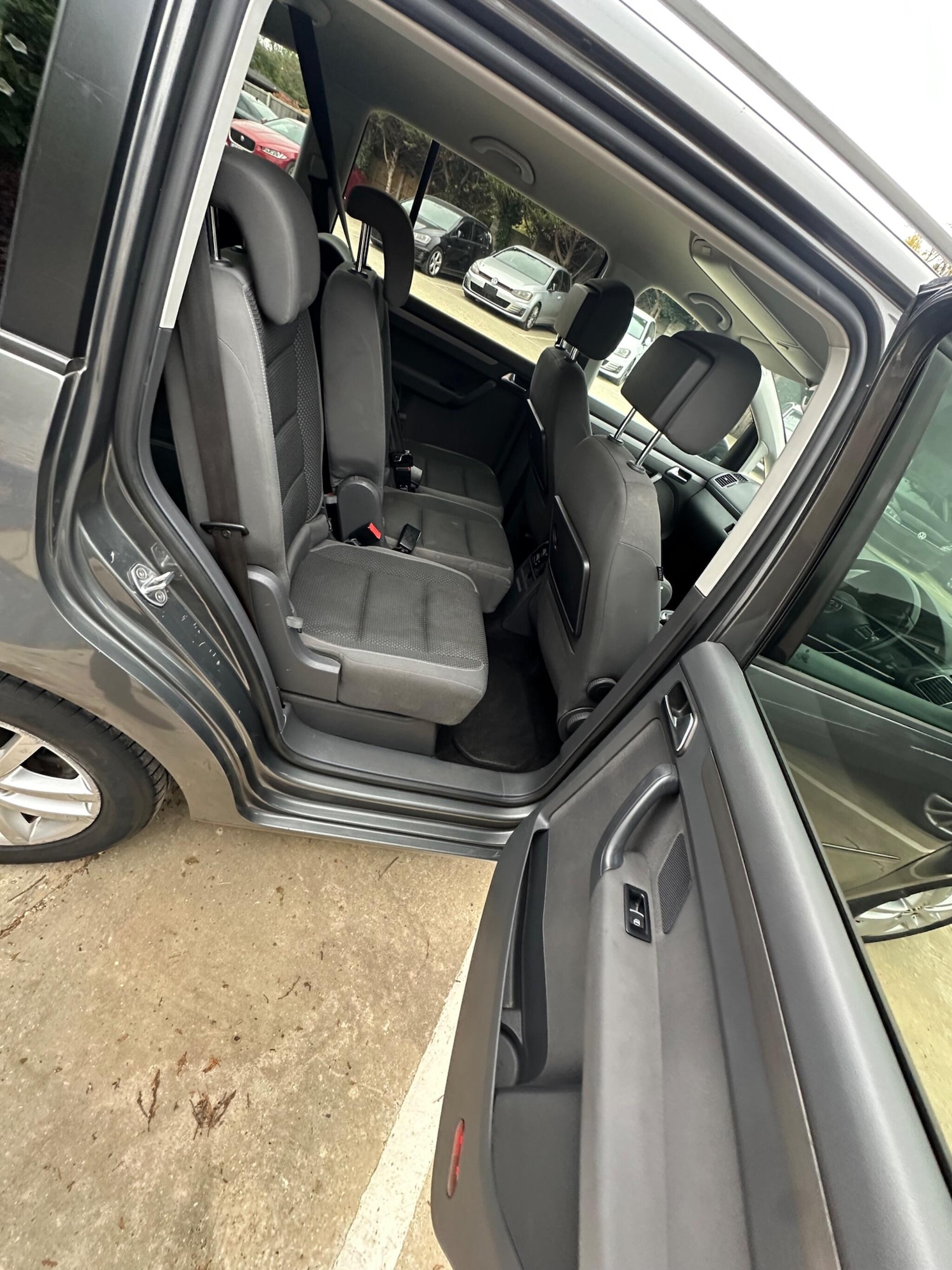 Used Volkswagen Touran 2012 for sale - 76389253: Photo 12