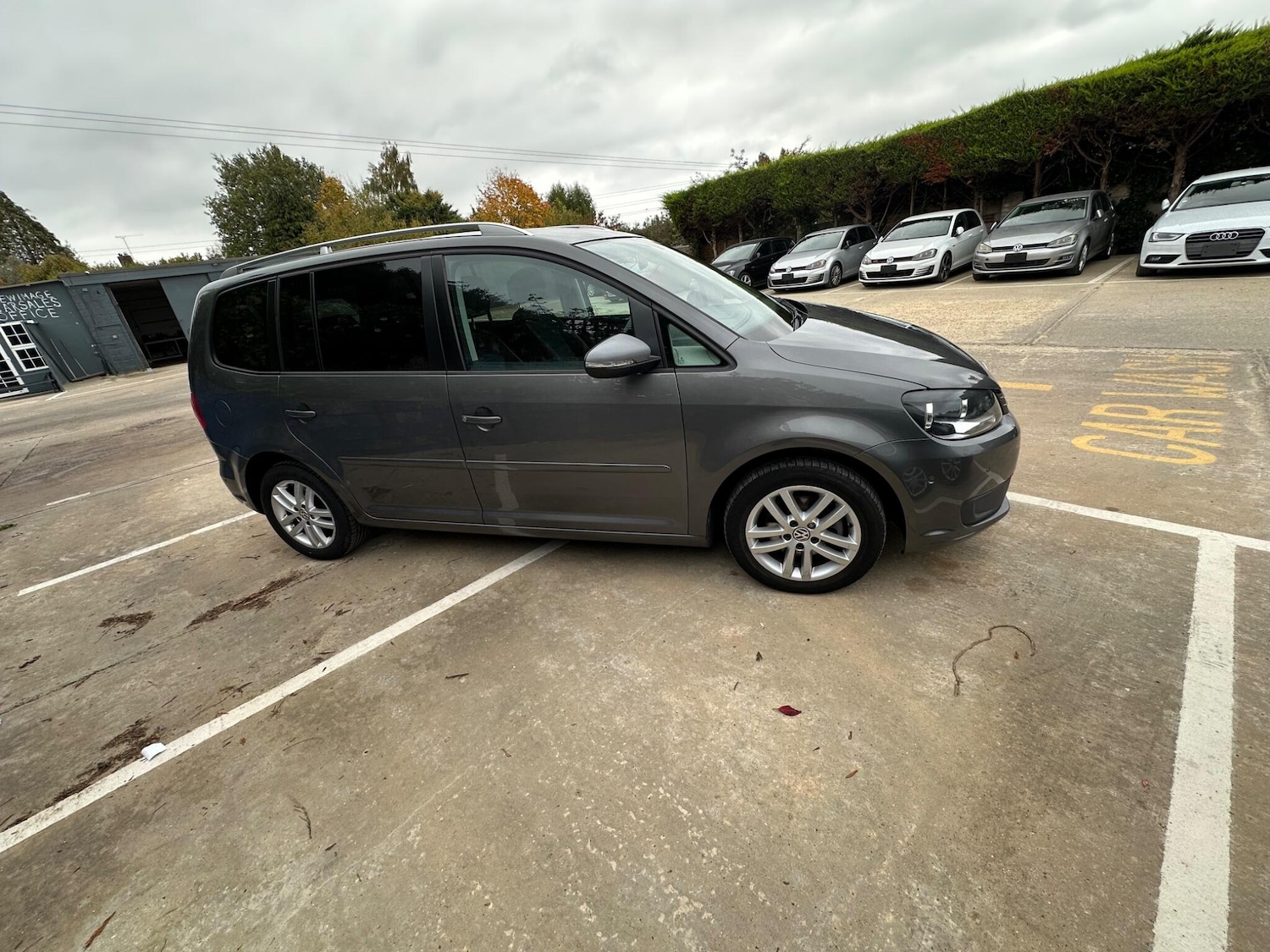 Used Volkswagen Touran 2012 for sale - 76389253: Photo 2