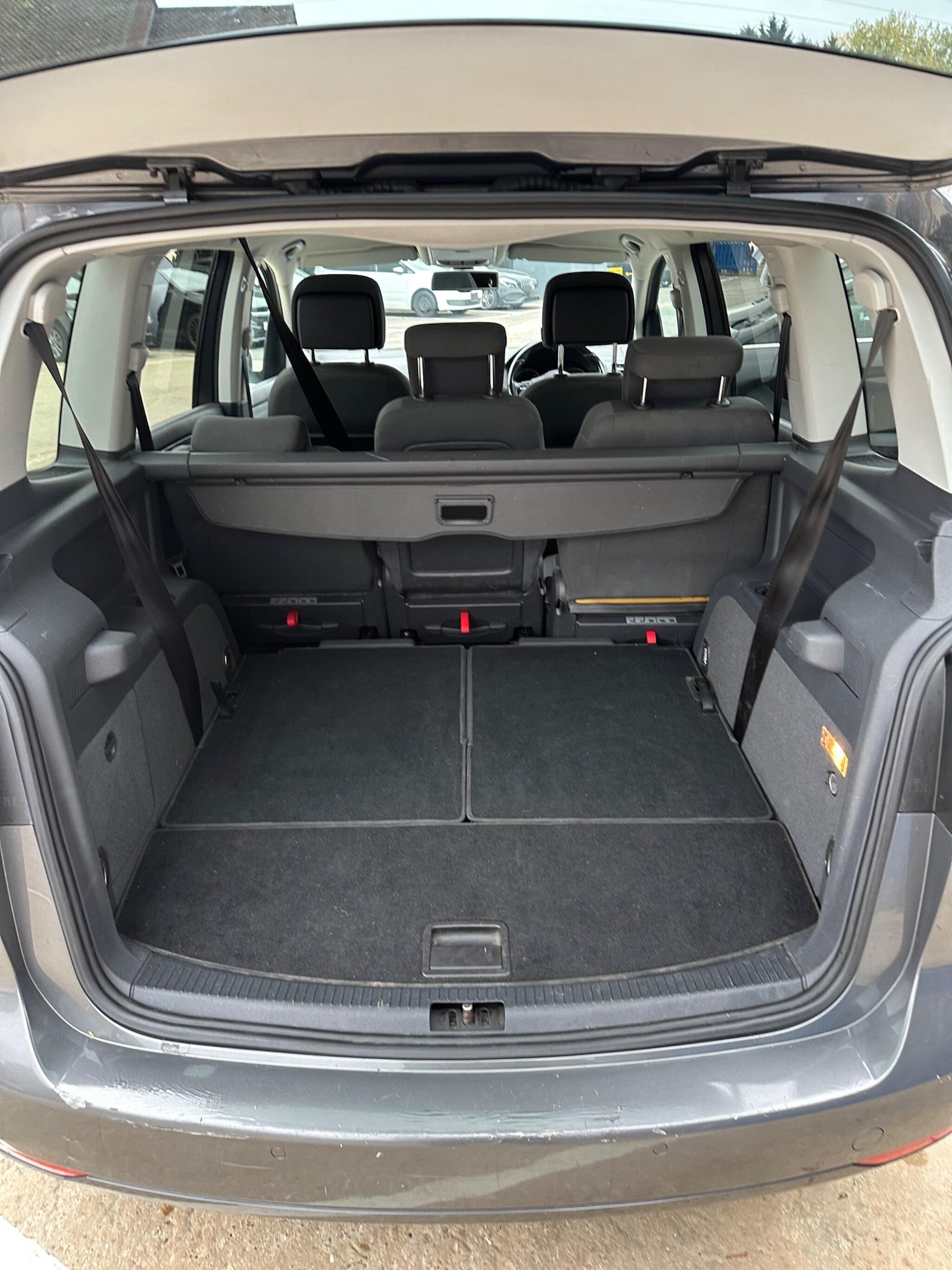 Used Volkswagen Touran 2012 for sale - 76389253: Photo 20