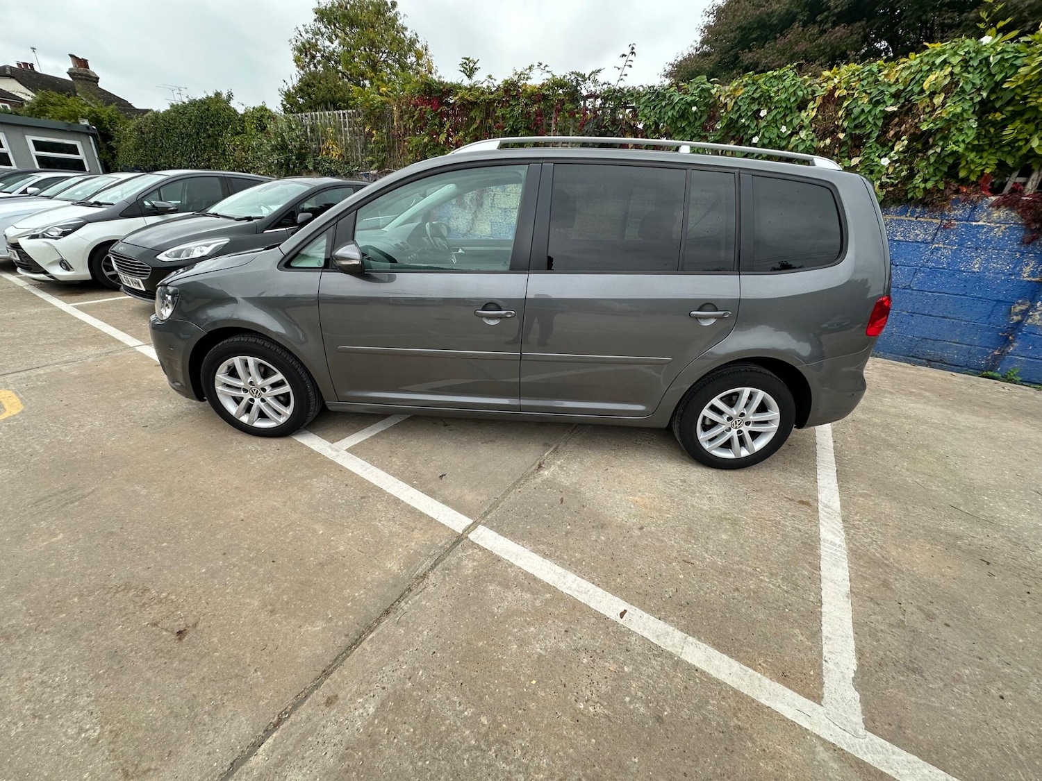 Used Volkswagen Touran 2012 for sale - 76389253: Photo 4