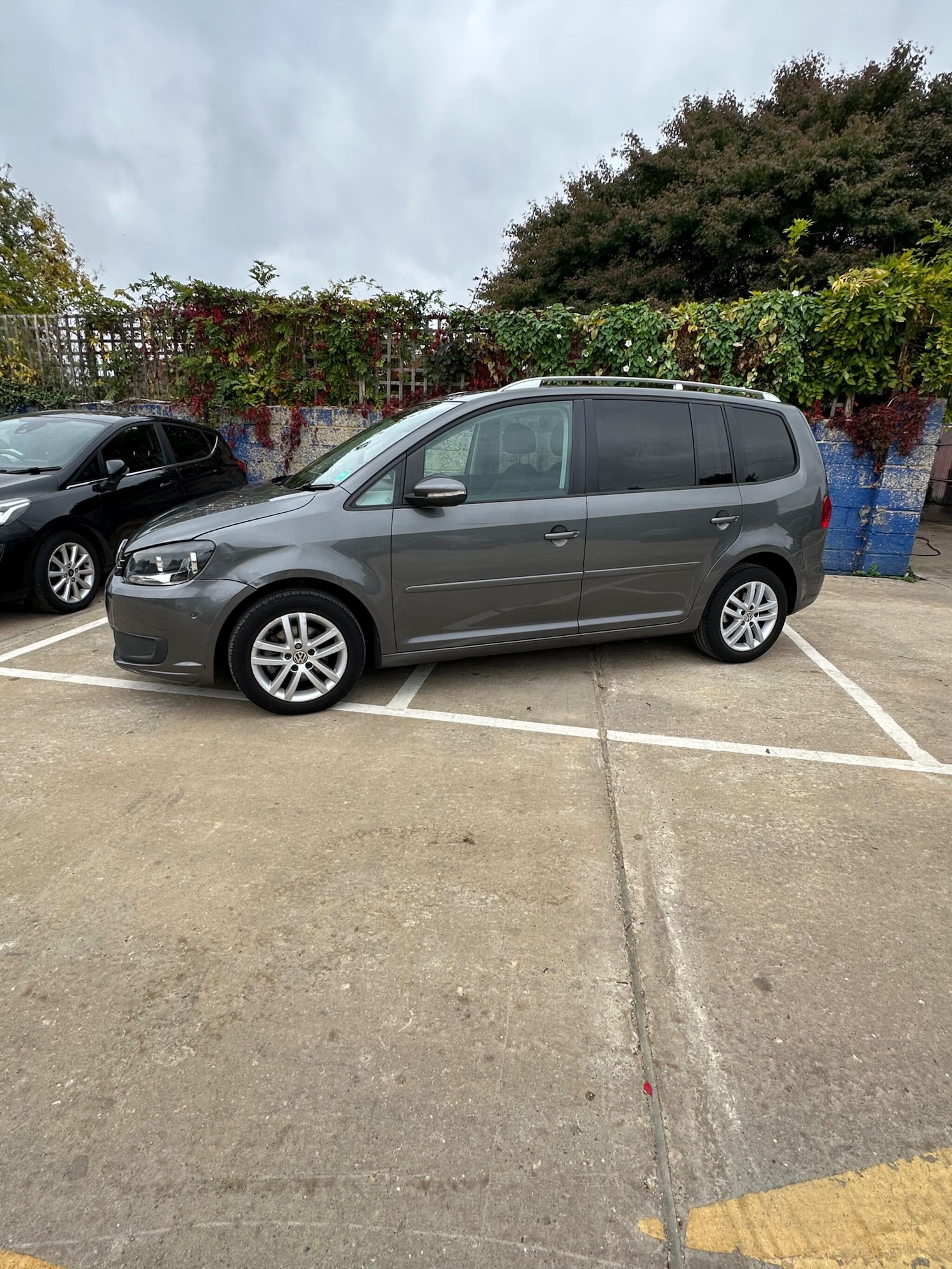 Used Volkswagen Touran 2012 for sale - 76389253: Photo 5