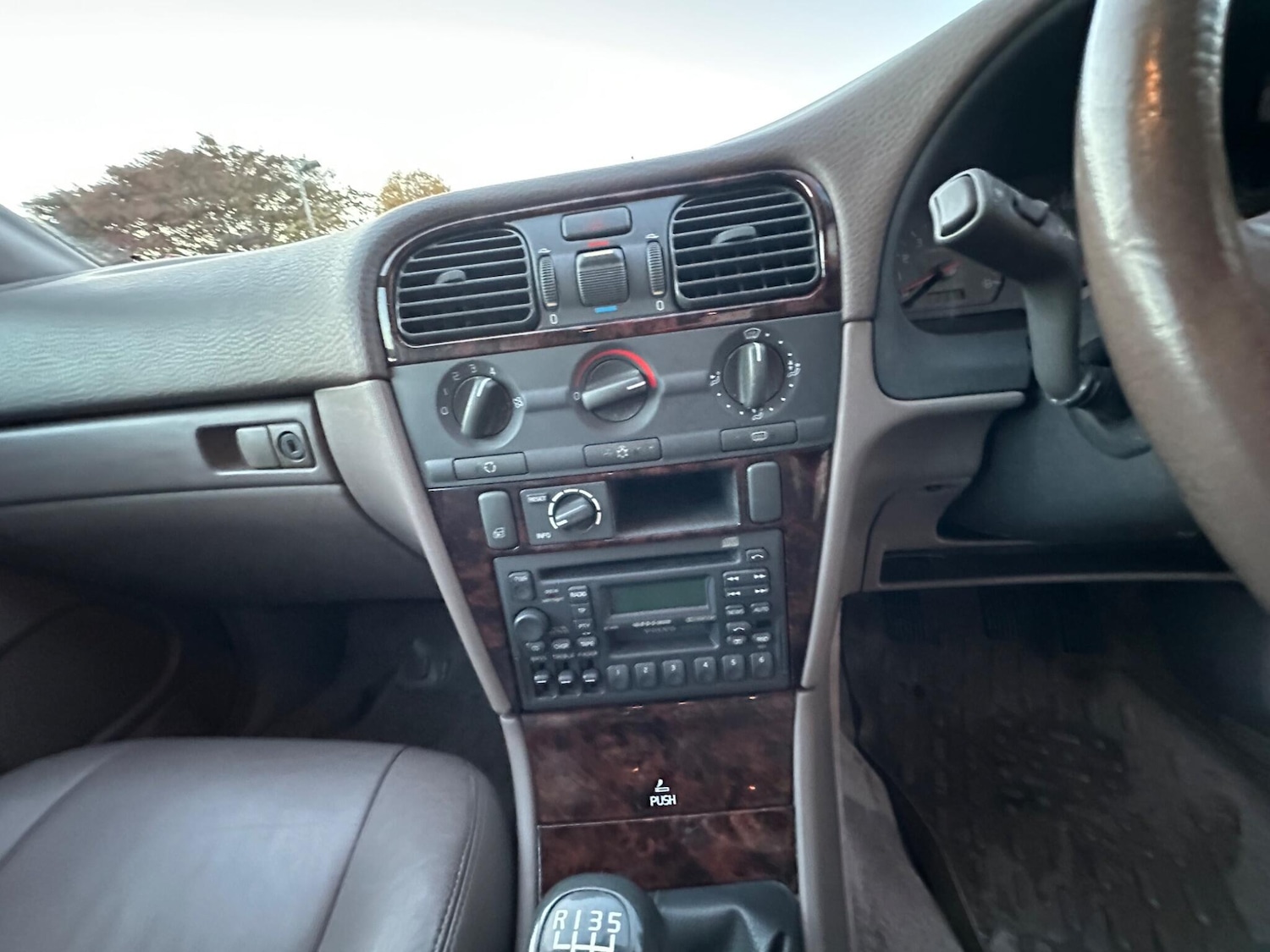 Used Volvo V40 1997 for sale - 76759718: Photo 11