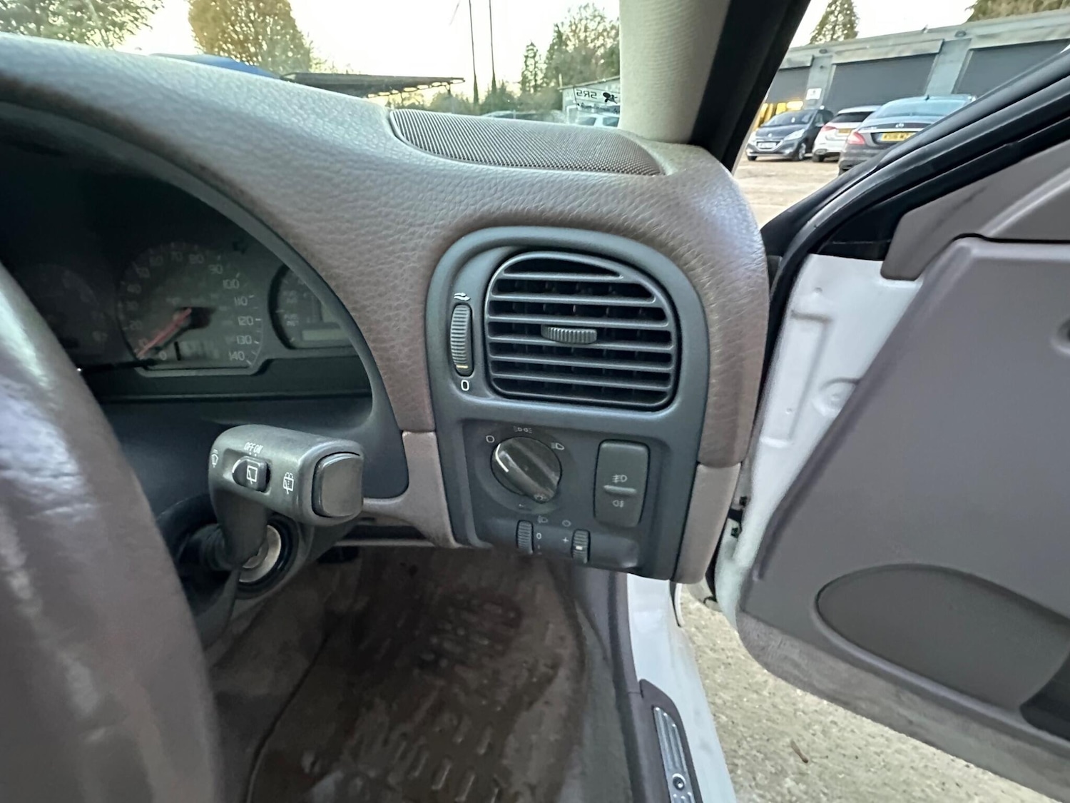 Used Volvo V40 1997 for sale - 76759718: Photo 18