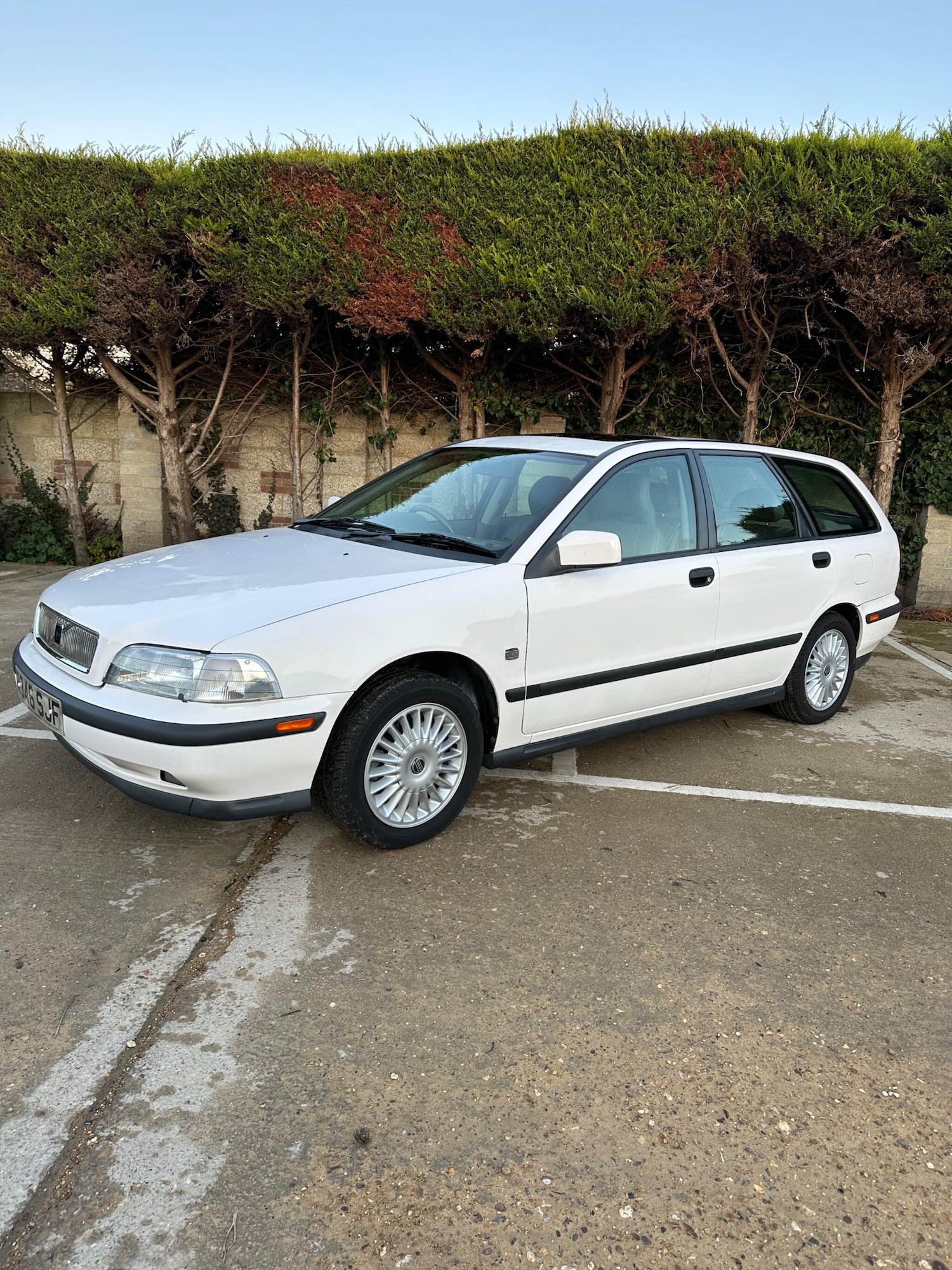 Used Volvo V40 1997 for sale - 76759718: Photo 2
