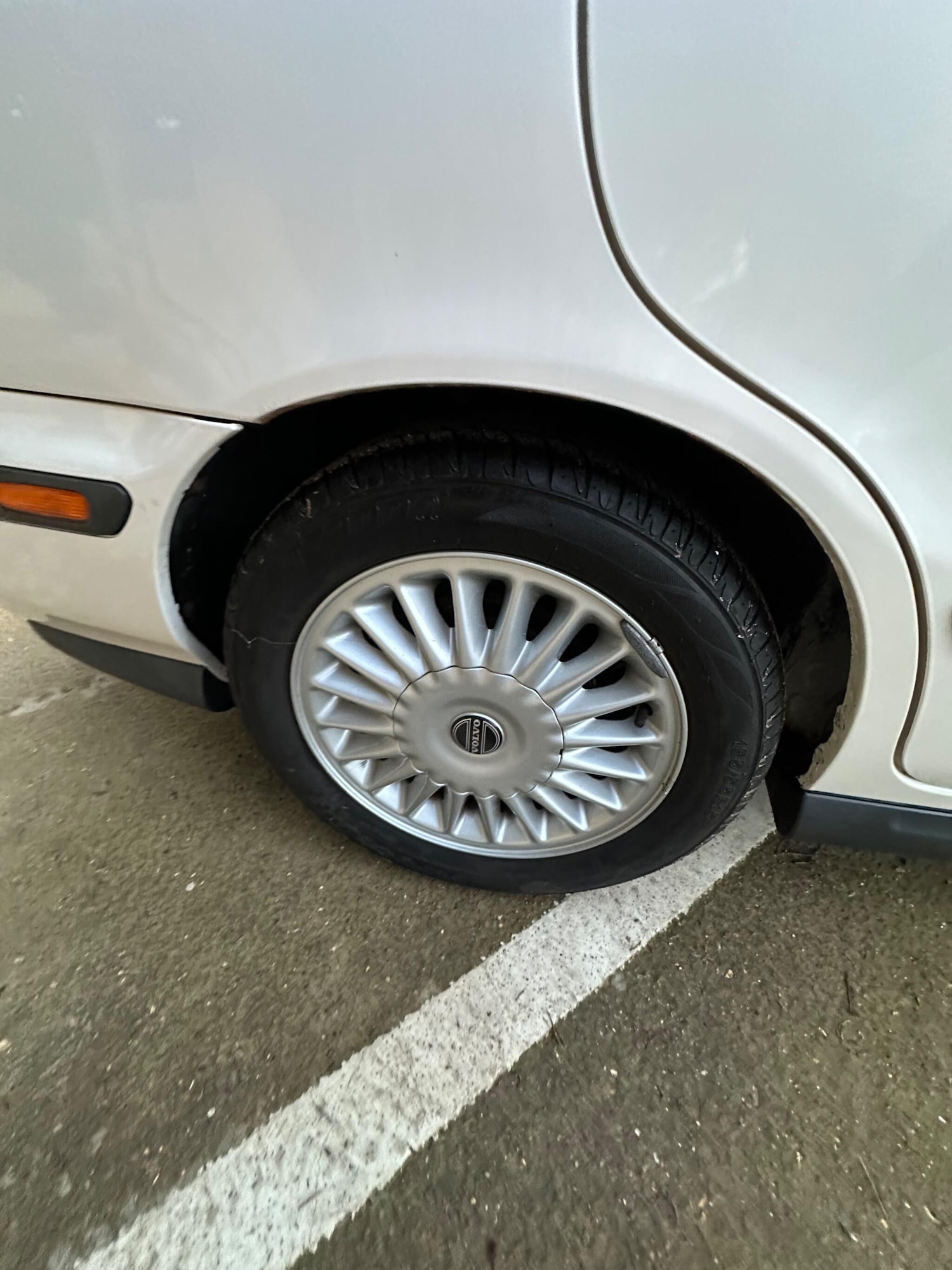 Used Volvo V40 1997 for sale - 76759718: Photo 22