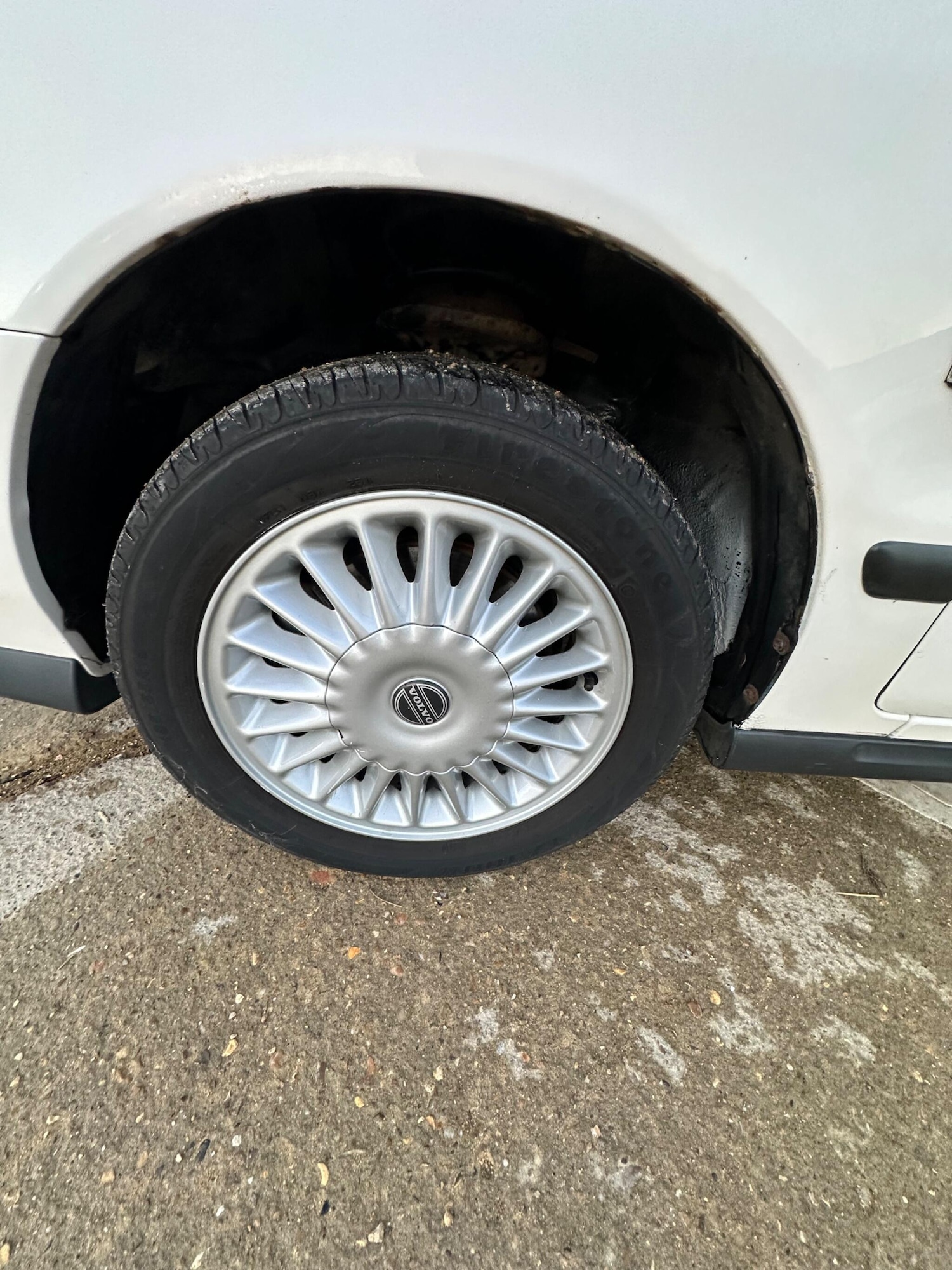 Used Volvo V40 1997 for sale - 76759718: Photo 23