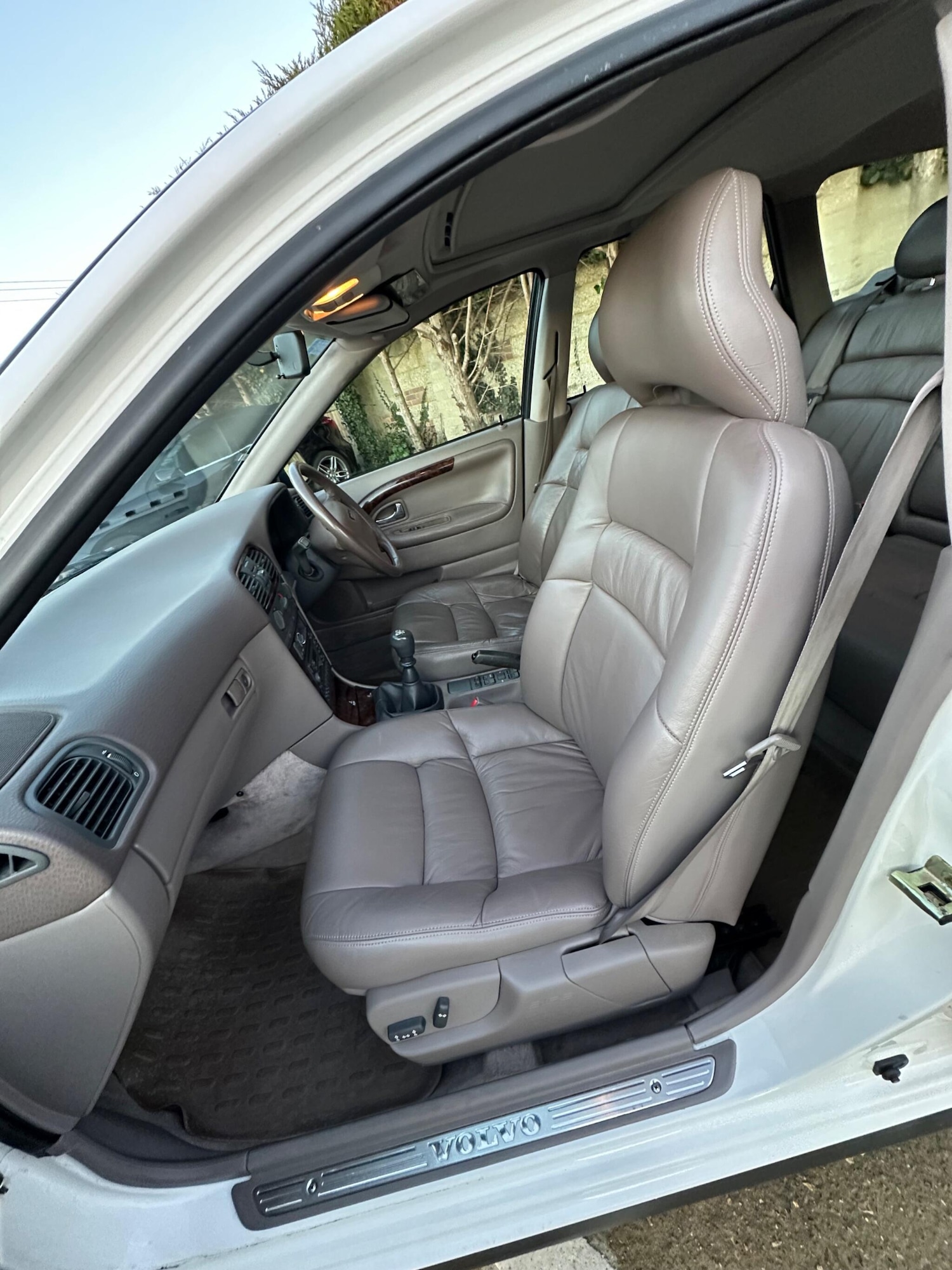 Used Volvo V40 1997 for sale - 76759718: Photo 29