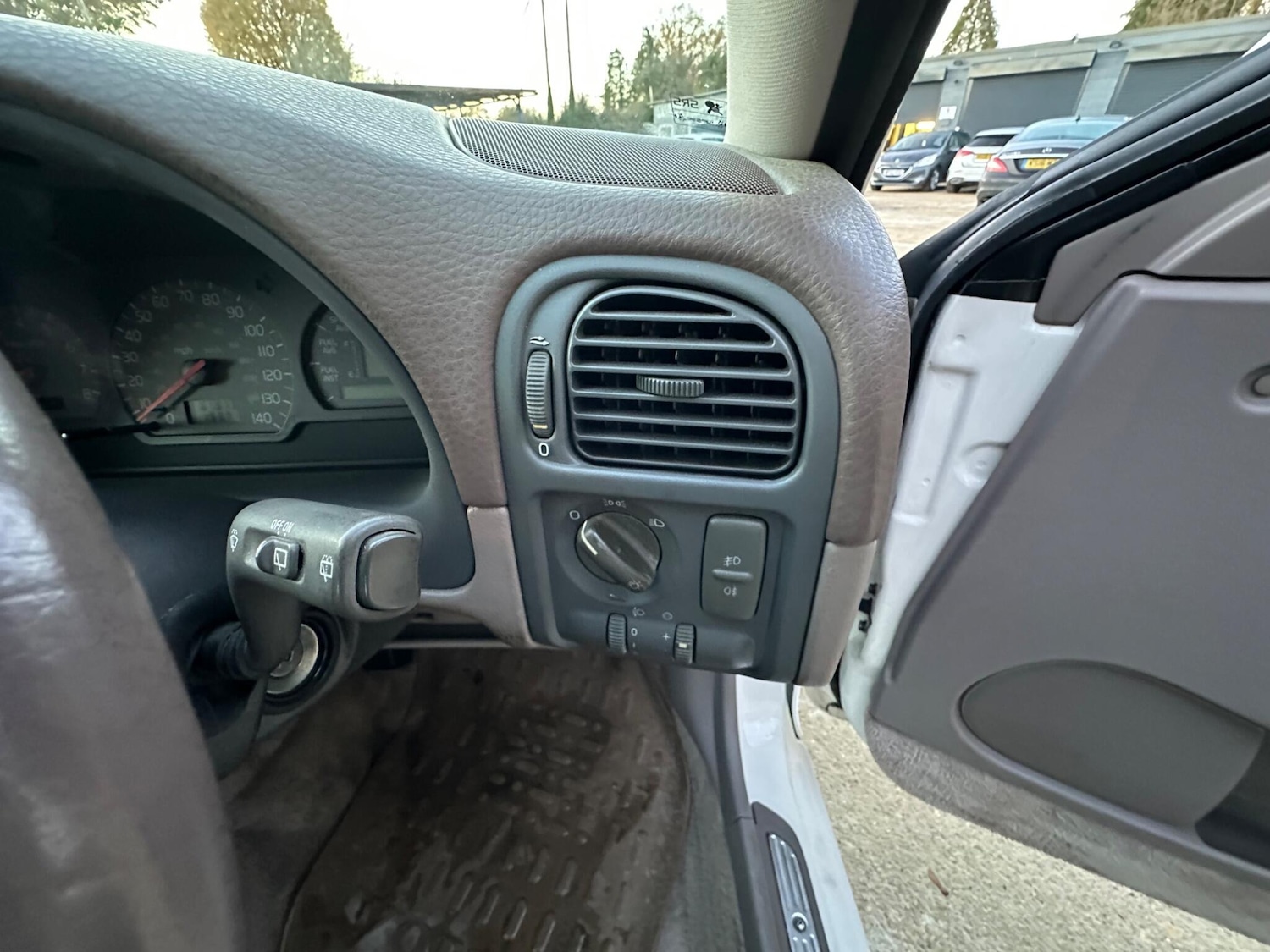 Used Volvo V40 1997 for sale - 76759718: Photo 30