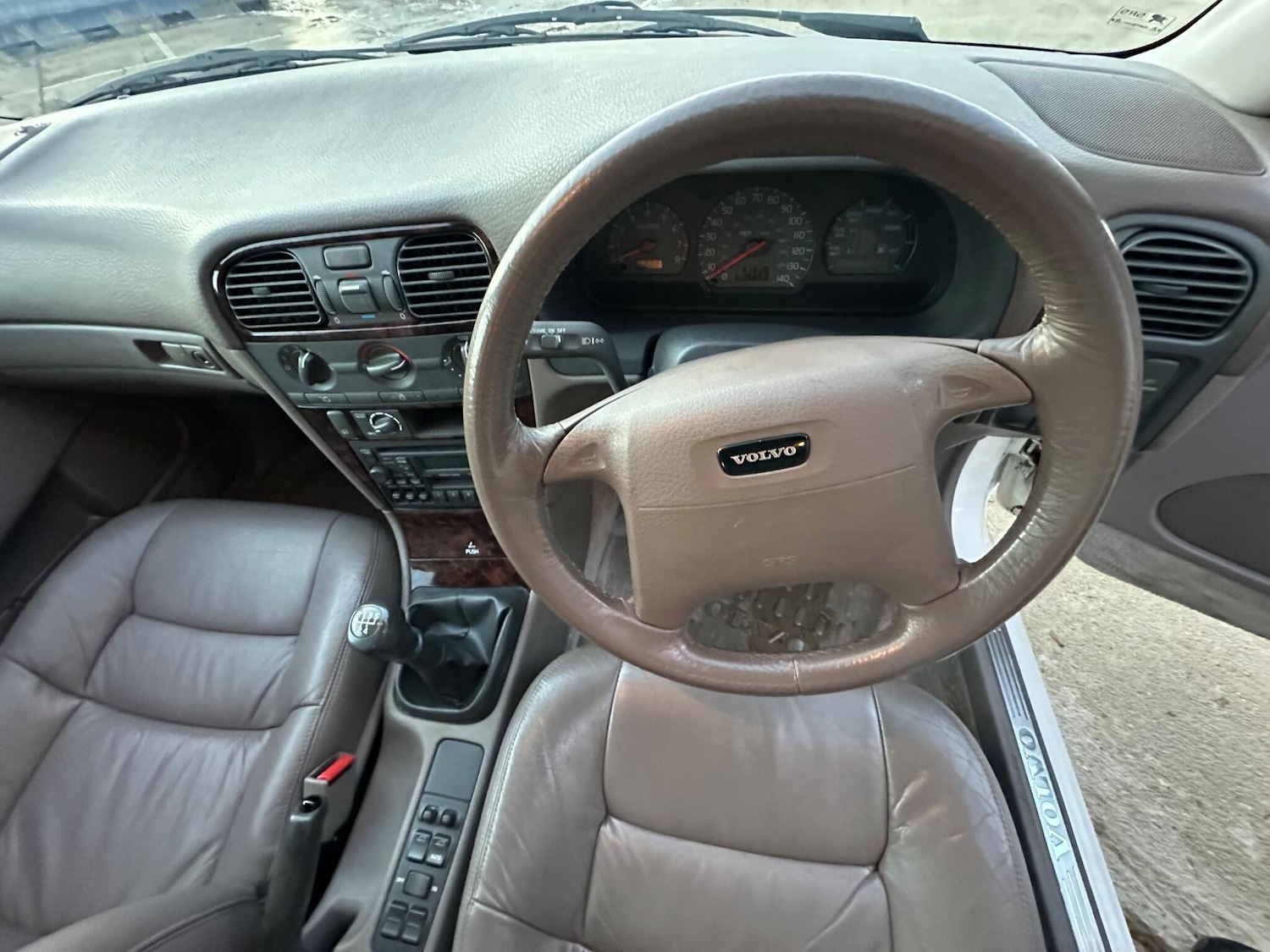 Used Volvo V40 1997 for sale - 76759718: Photo 31