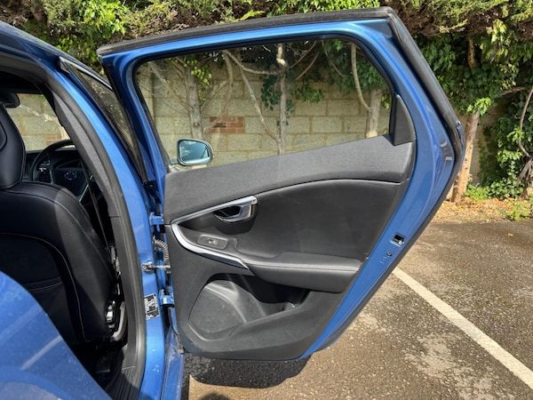 Used Volvo V40 2015 for sale - 74898897: Photo 16