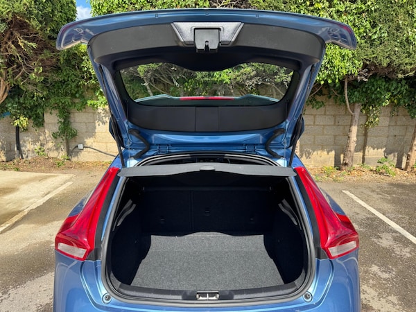 Used Volvo V40 2015 for sale - 74898897: Photo 20