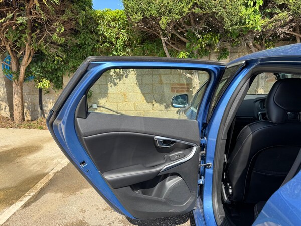 Used Volvo V40 2015 for sale - 74898897: Photo 21
