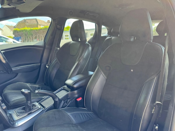 Used Volvo V40 2015 for sale - 74898897: Photo 25