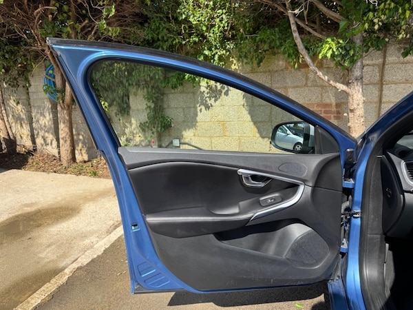 Used Volvo V40 2015 for sale - 74898897: Photo 27