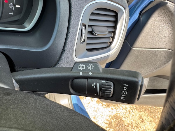 Used Volvo V40 2015 for sale - 74898897: Photo 33