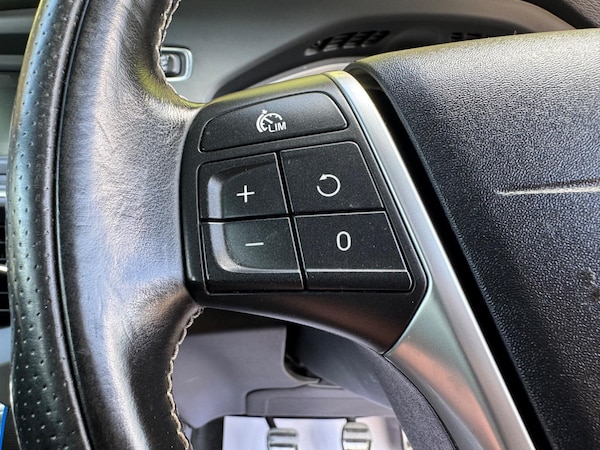 Used Volvo V40 2015 for sale - 74898897: Photo 34