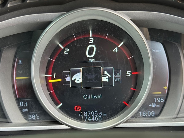 Used Volvo V40 2015 for sale - 74898897: Photo 38