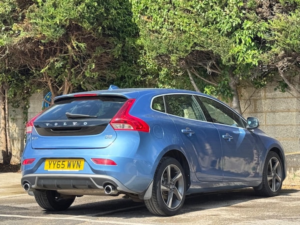 Used Volvo V40 2015 for sale - 74898897: Photo 8